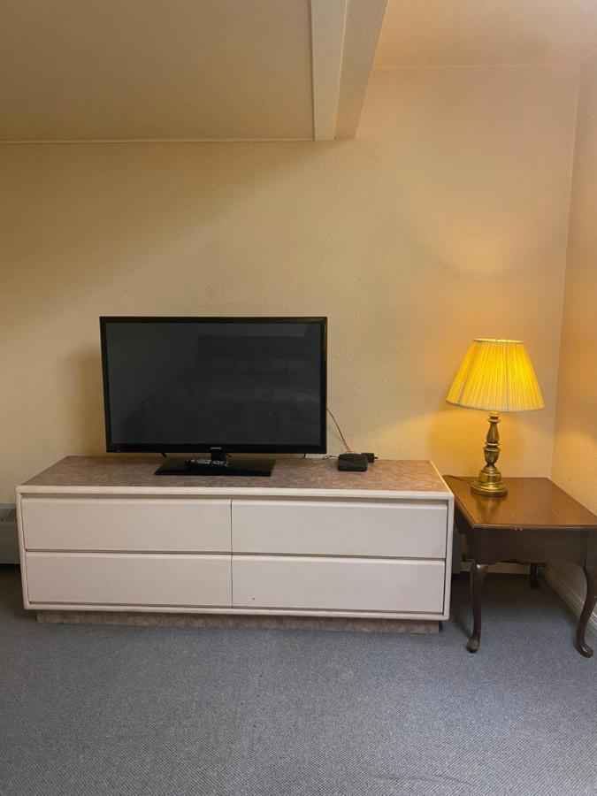 Chinook Motel 2*